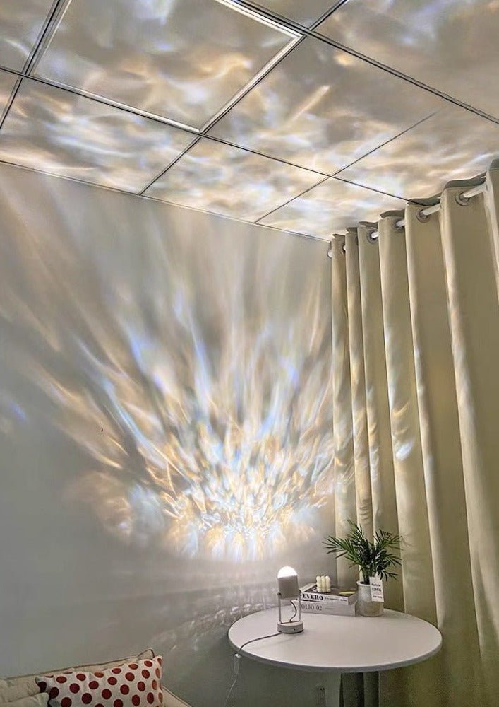 Luminária de mesa decorativa com projetor Ripple - Ambiente noturno moderno e criativo
